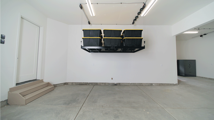 Motorized storage system demonstration showing automated platform operation