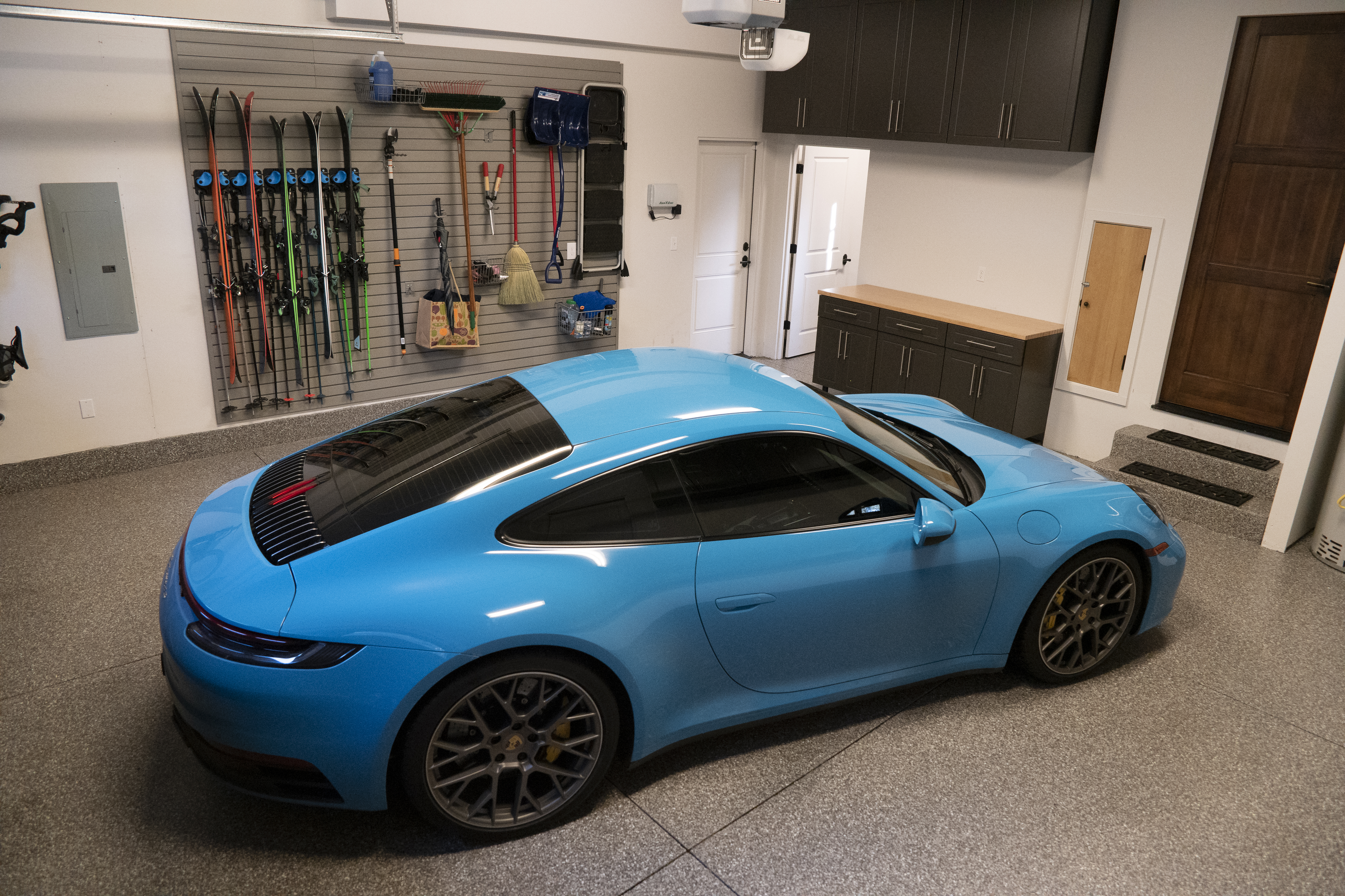 Hollander Porsche Garage - Luxury Automotive Storage